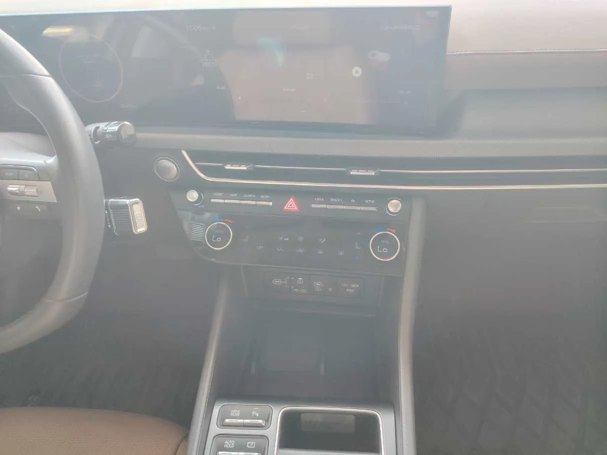 Car image 26