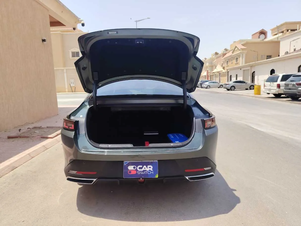Car image 25