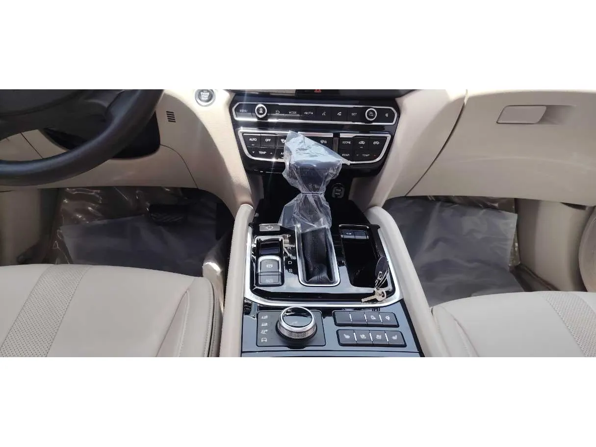 Car image 13
