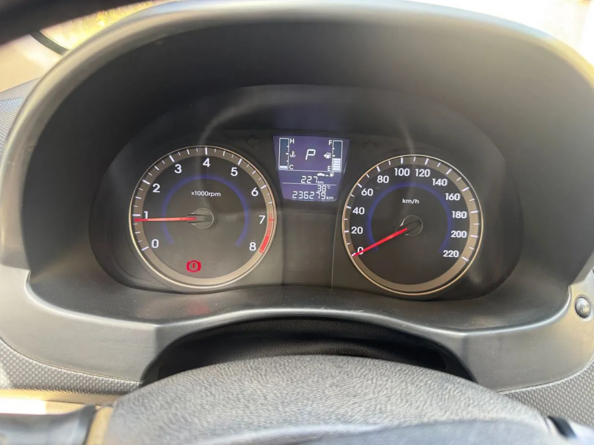 Car image 18