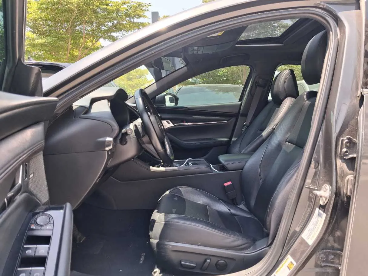Car image 12