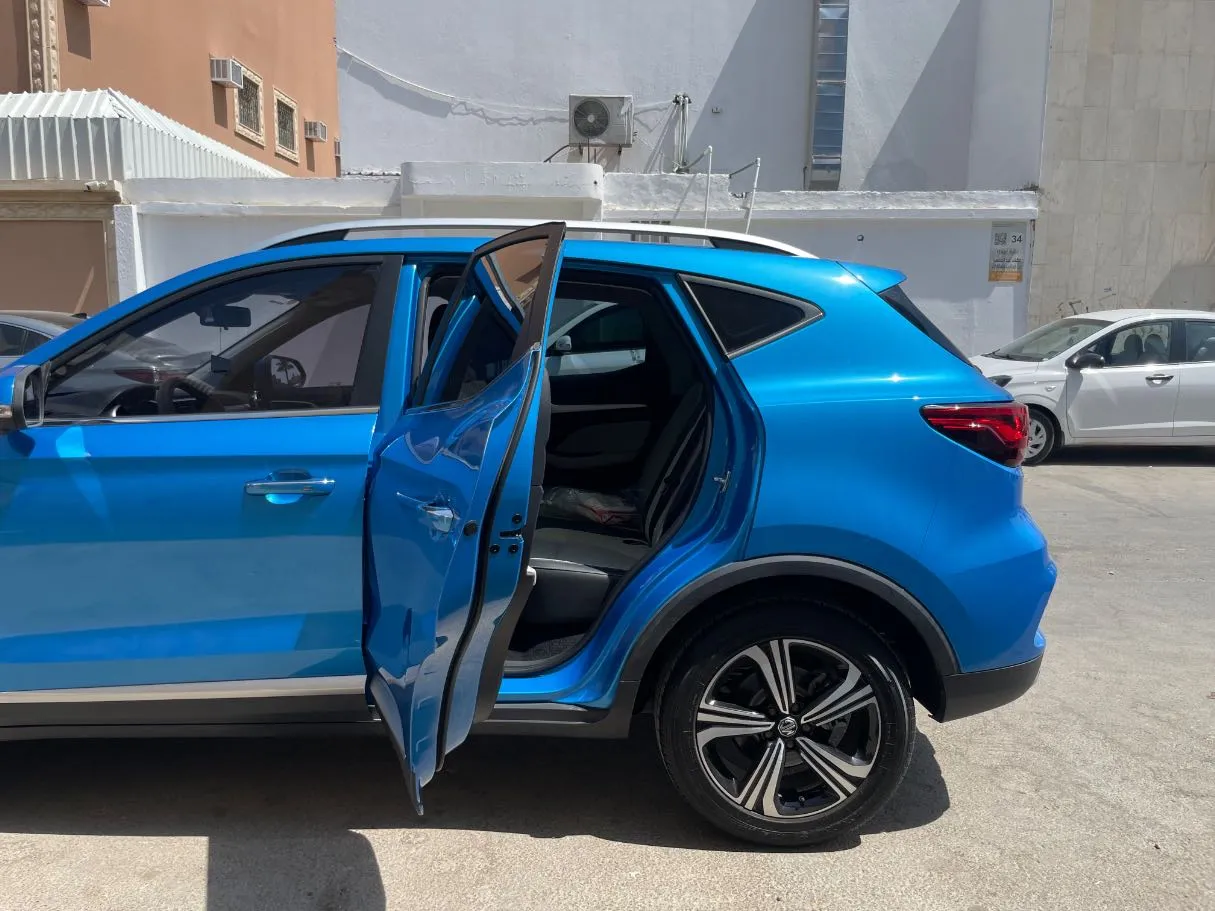 Car image 15