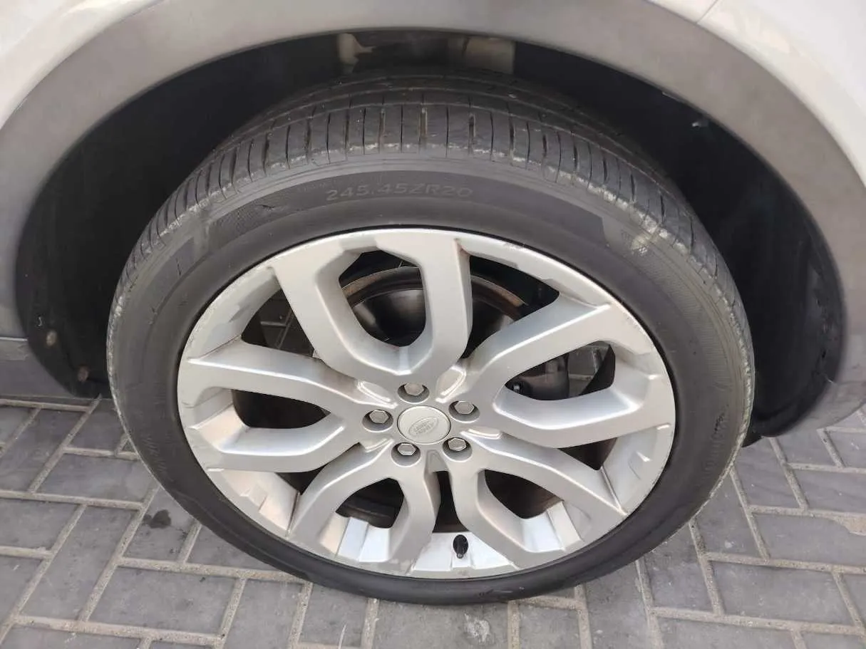 Car image 10