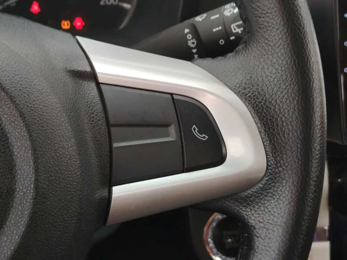 Car image 28