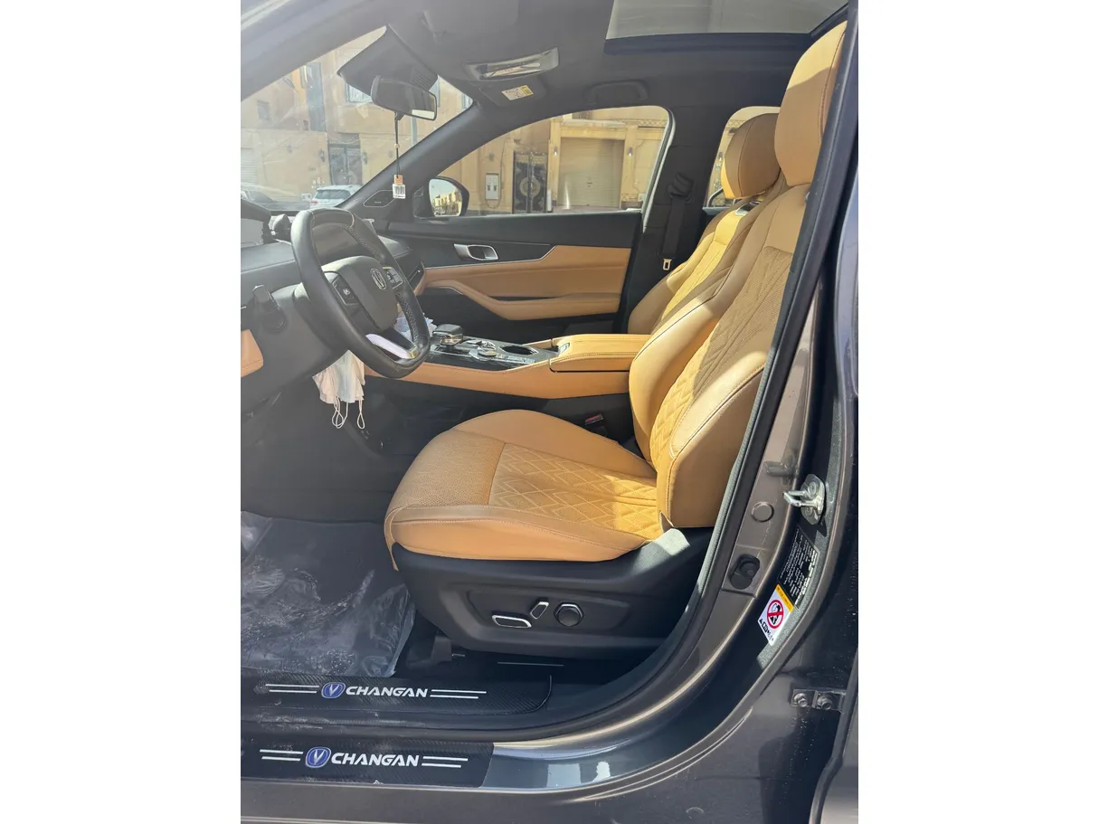 Car image 11