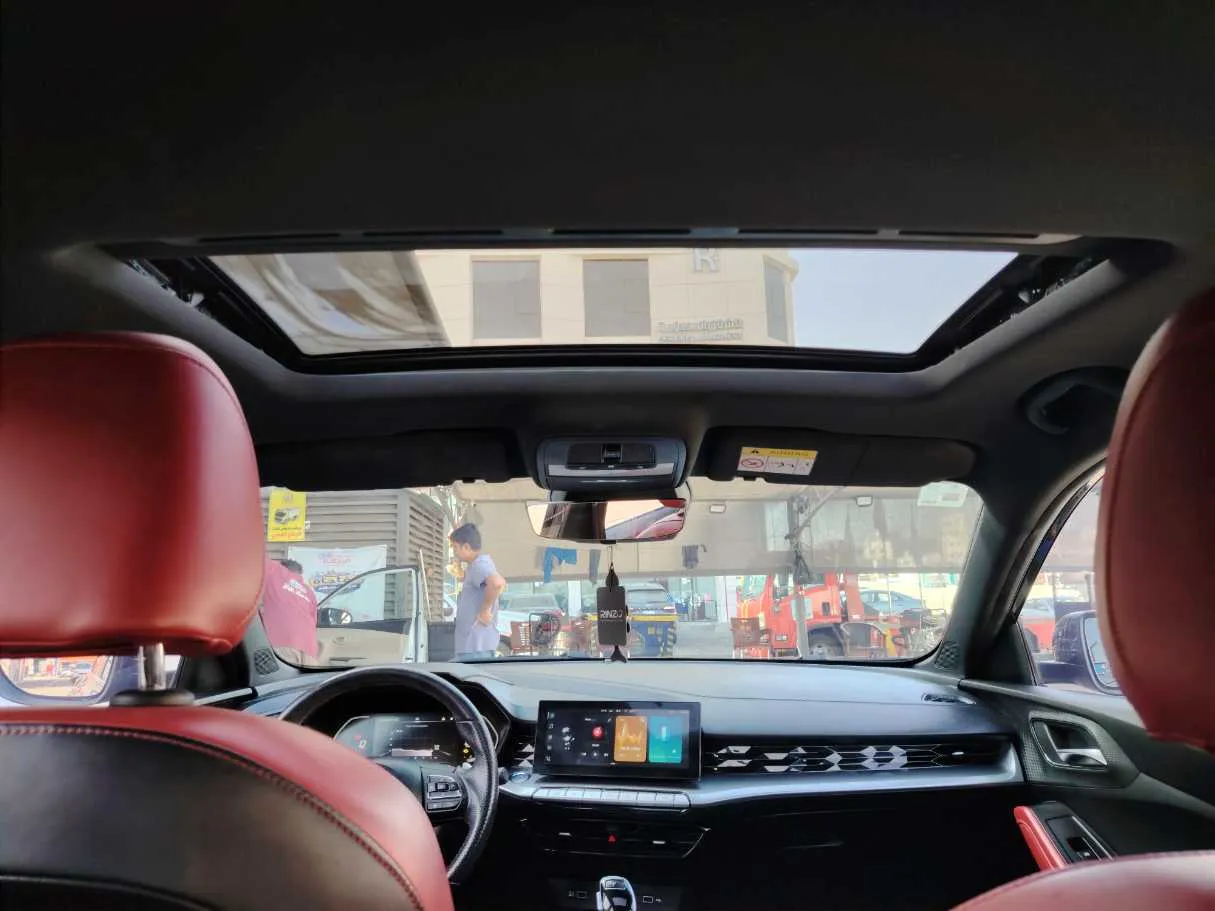 Car image 18