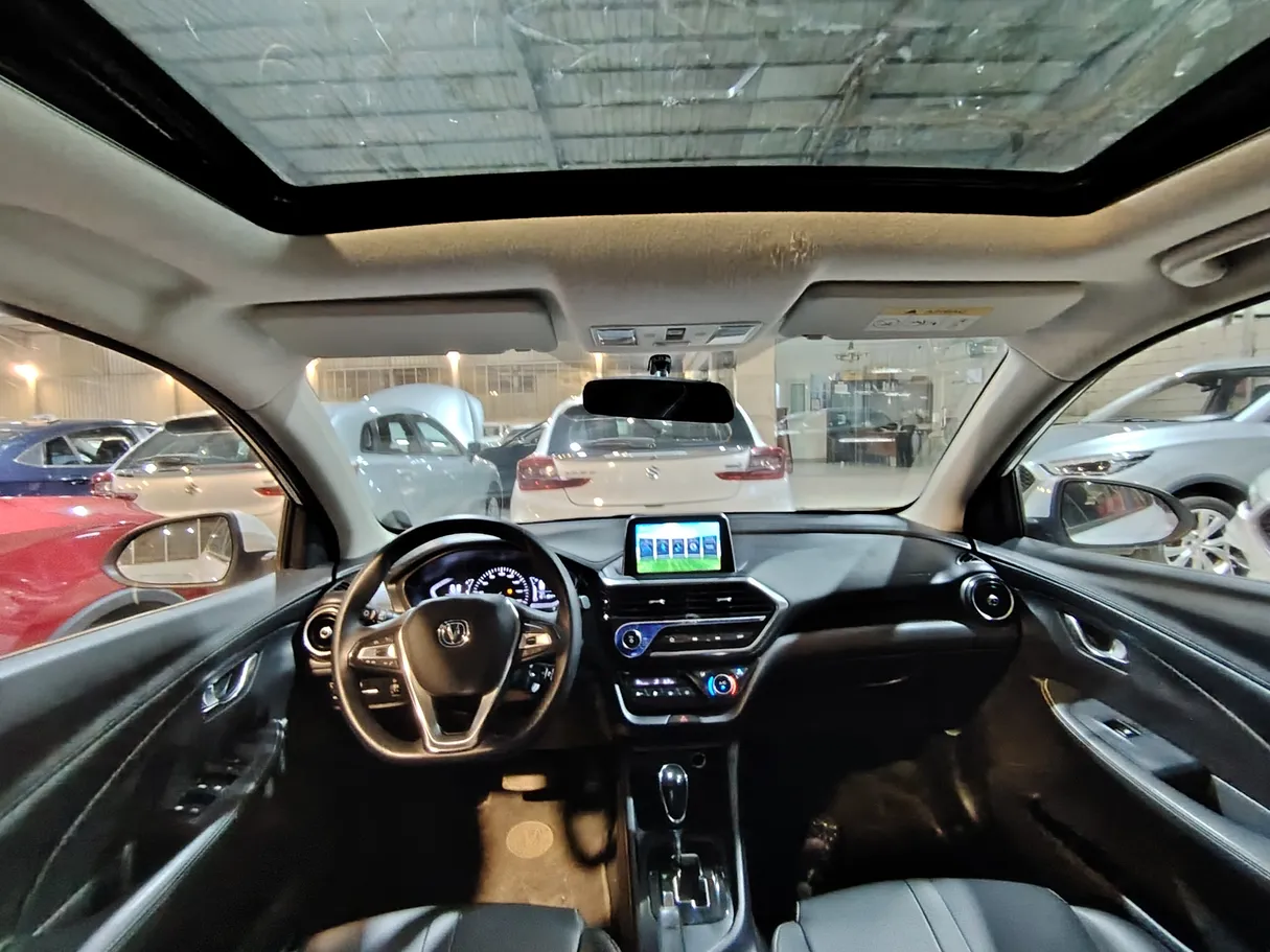 Car image 19