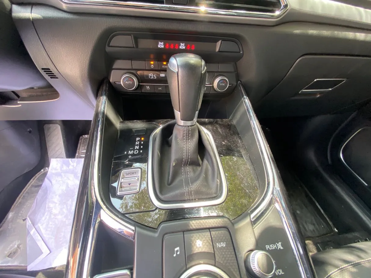 Car image 18