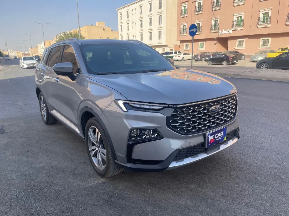Car image 3