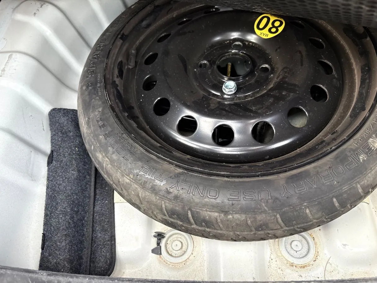 Car image 28