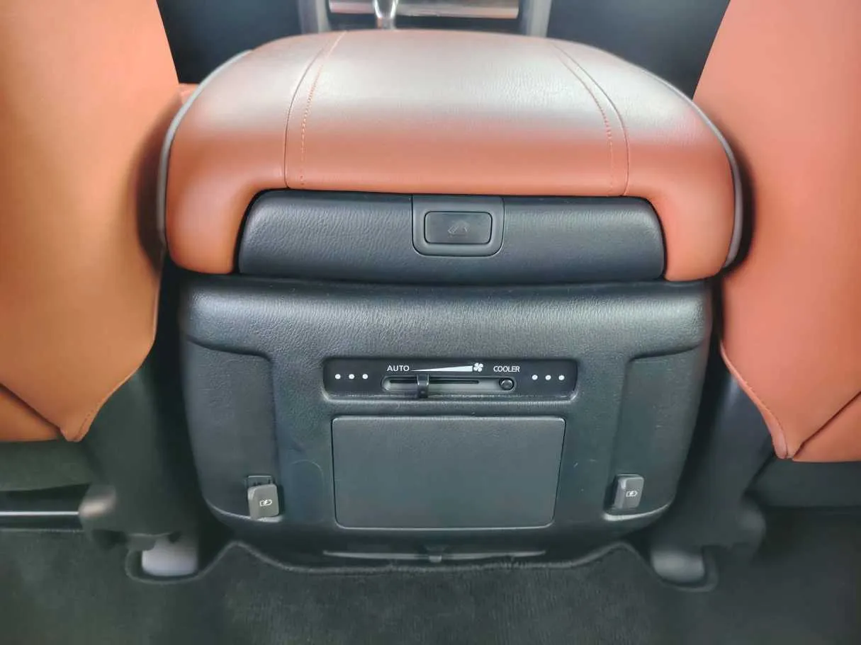 Car image 46