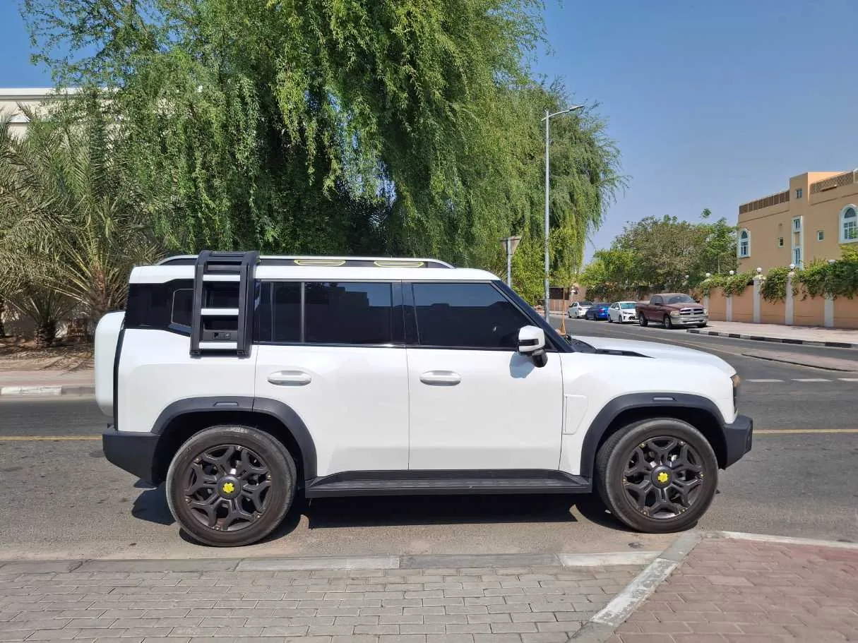 Car image 3