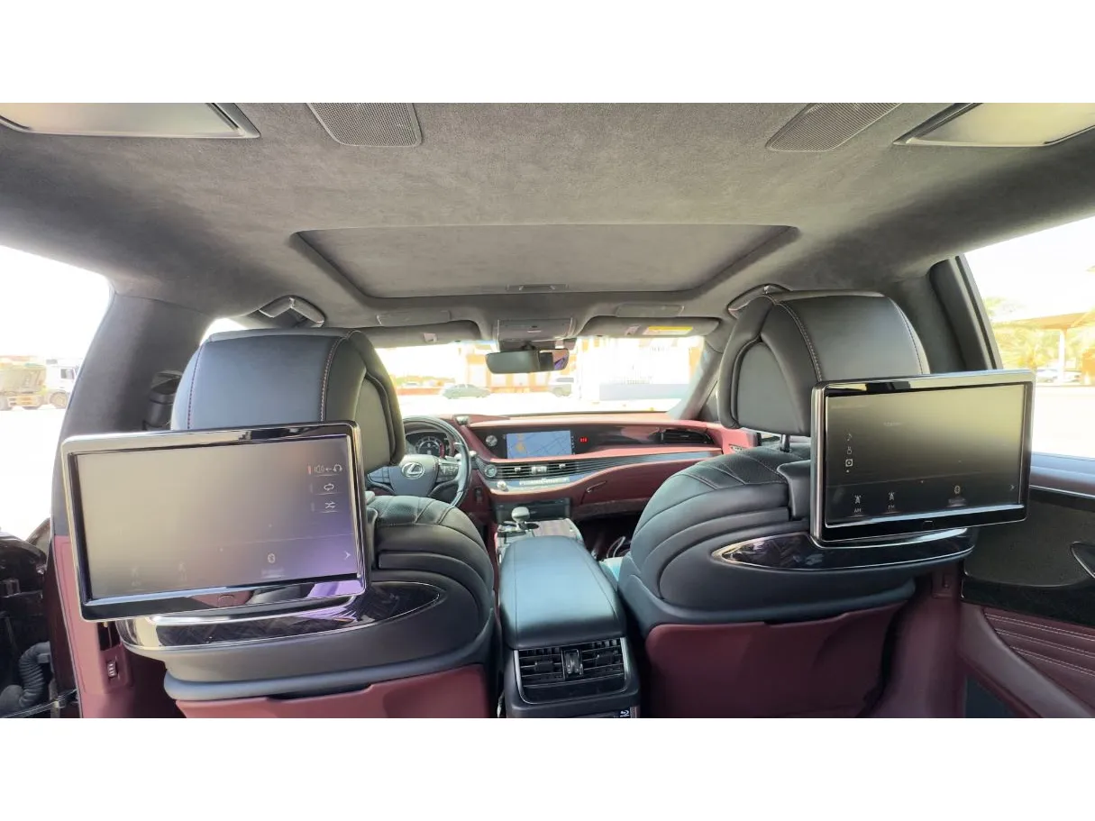 Car image 13