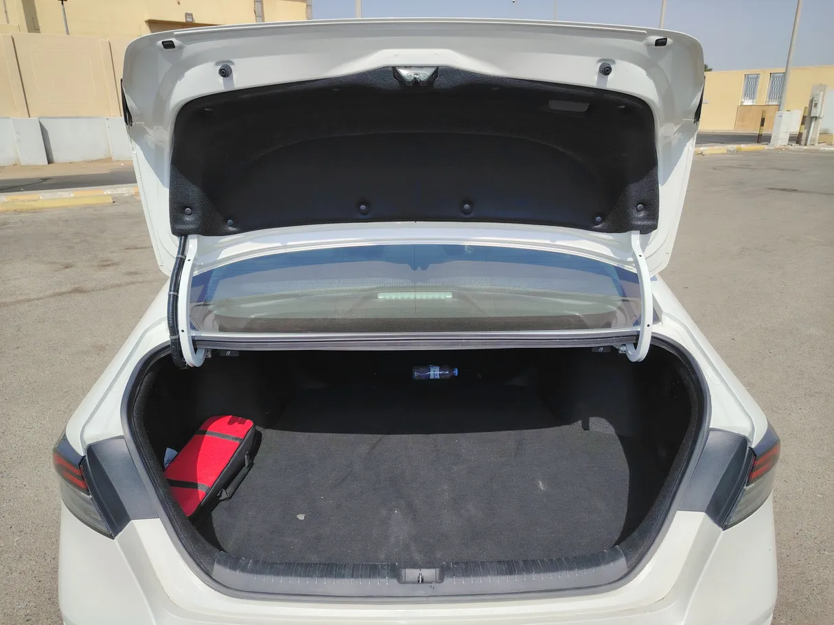 Car image 26