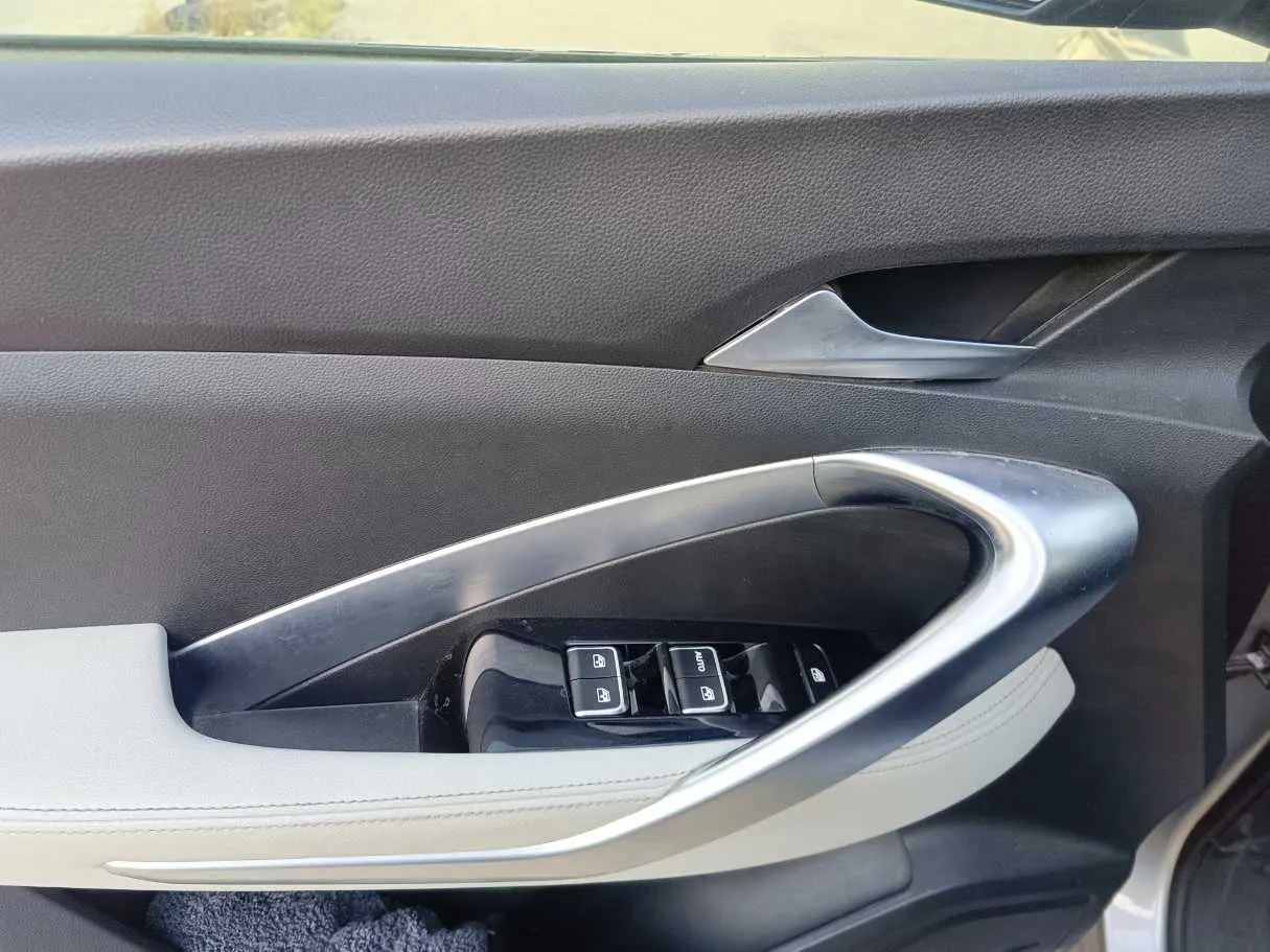 Car image 29