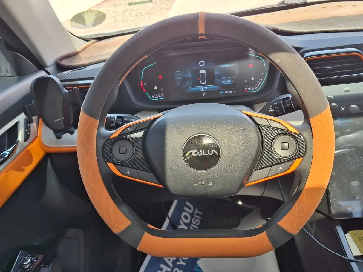 Car image 18