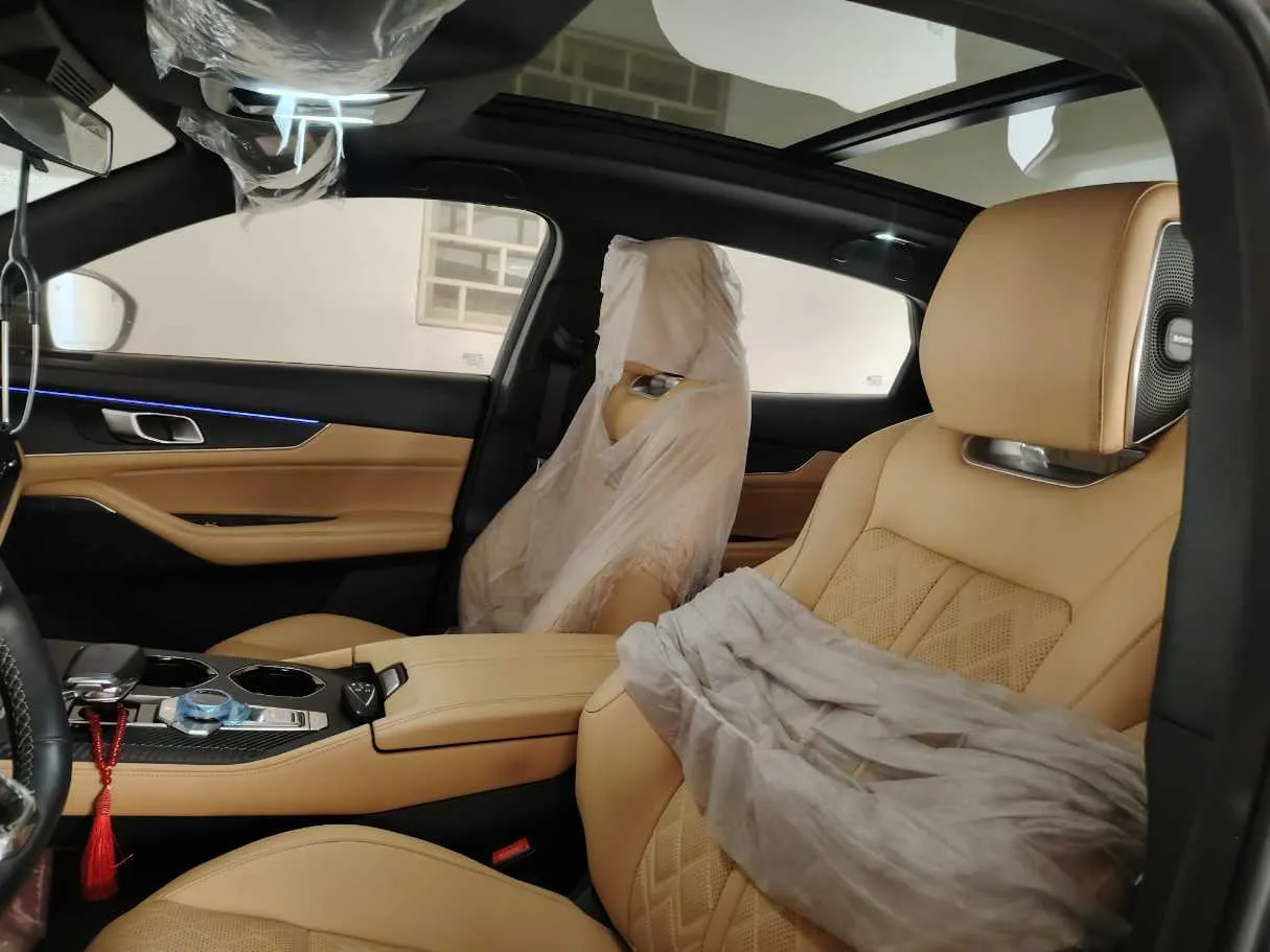 Car image 14