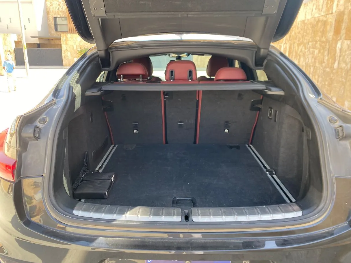 Car image 20