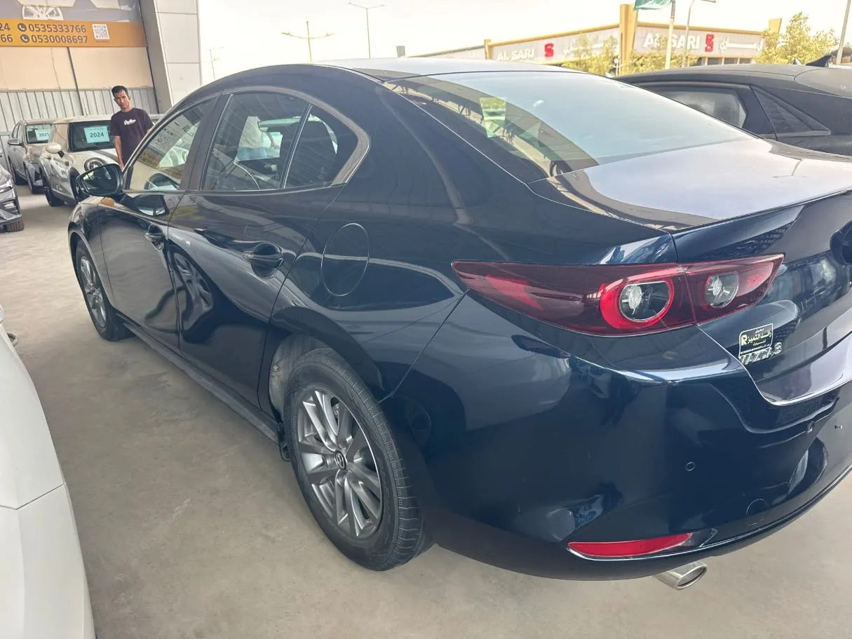 Car image 5