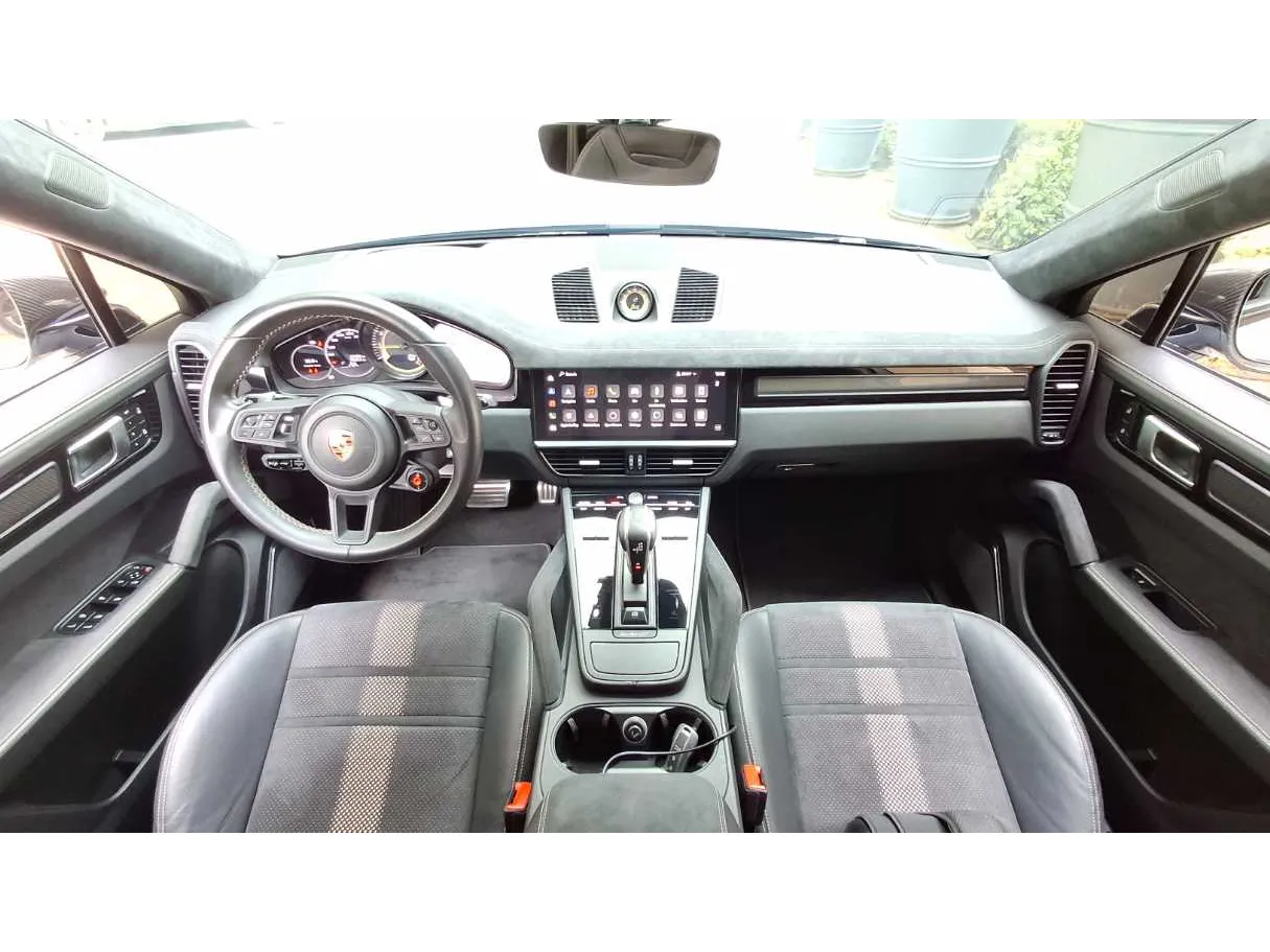 Car image 17