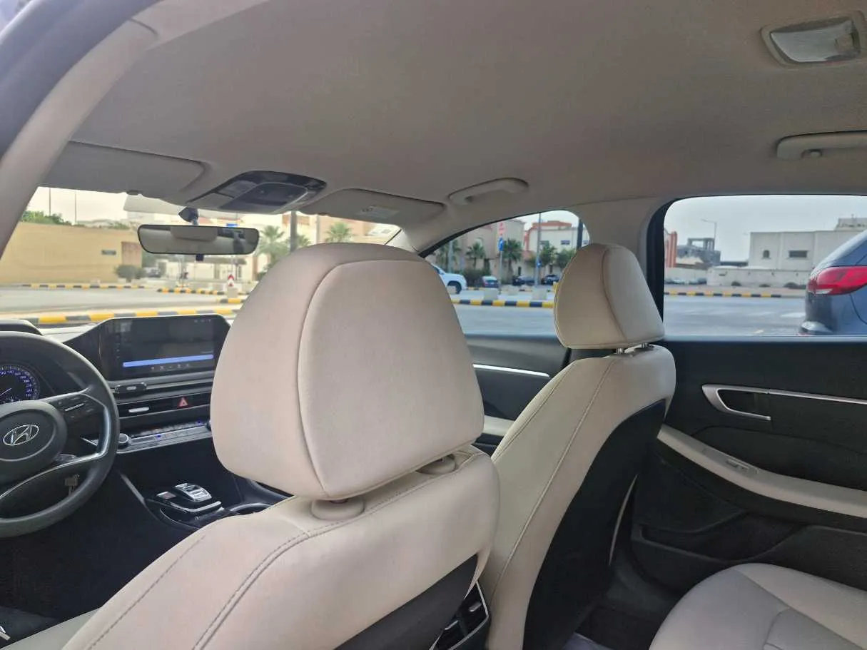 Car image 15