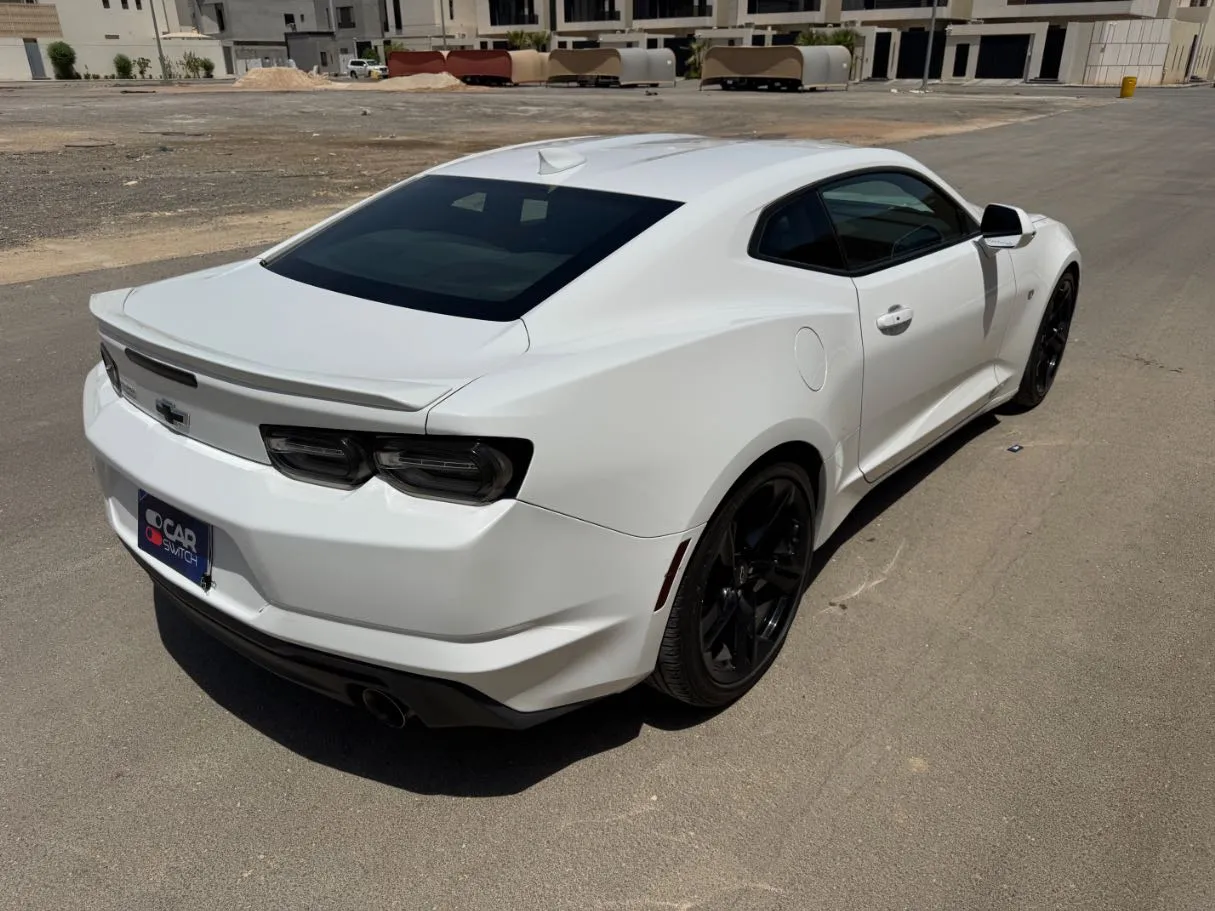 Car image 5