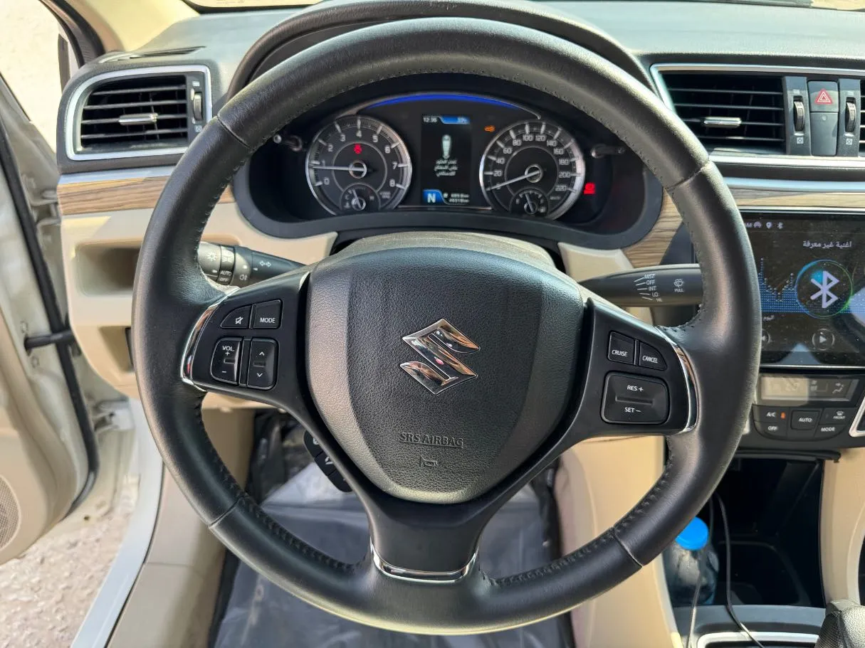 Car image 19