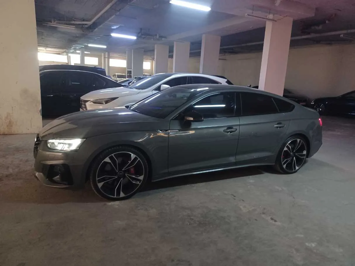 Car image 8