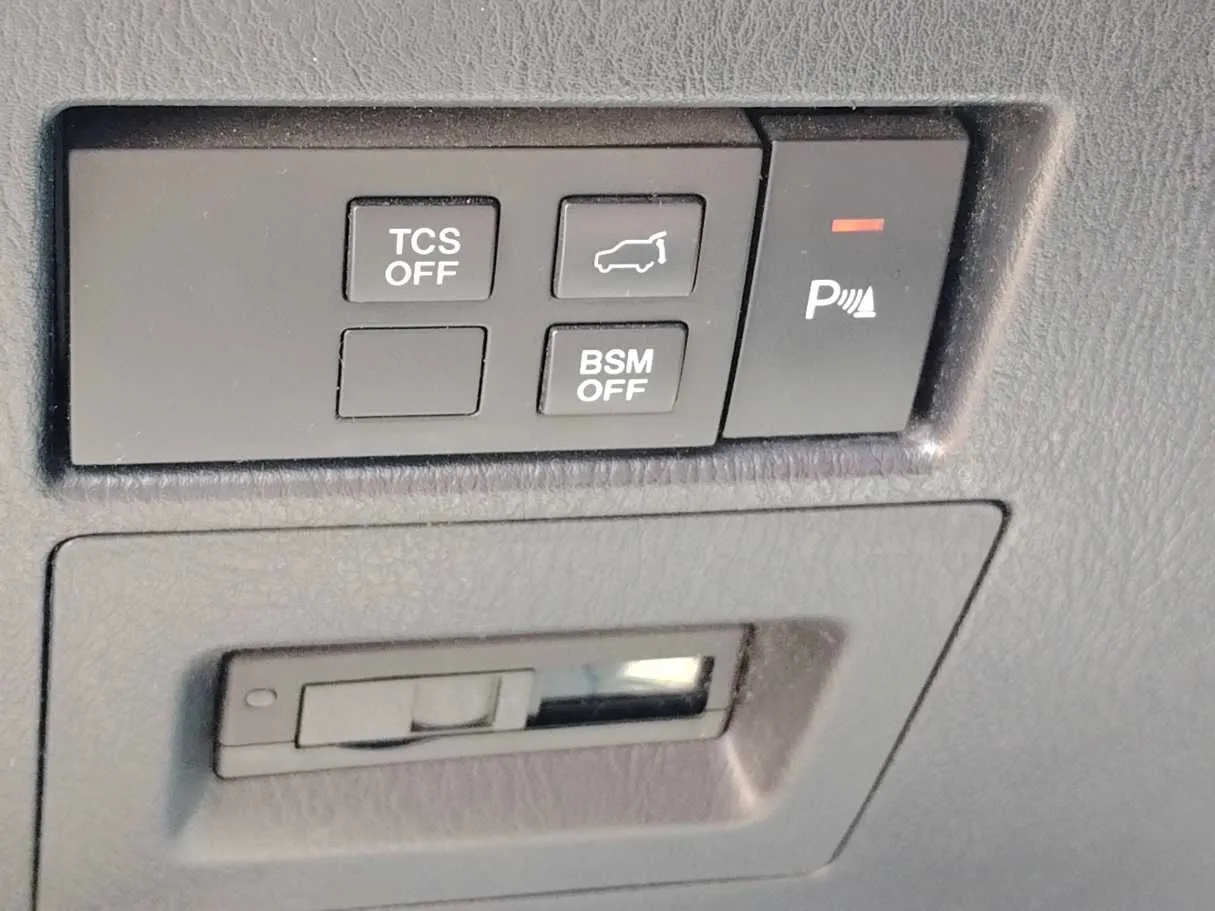 Car image 30