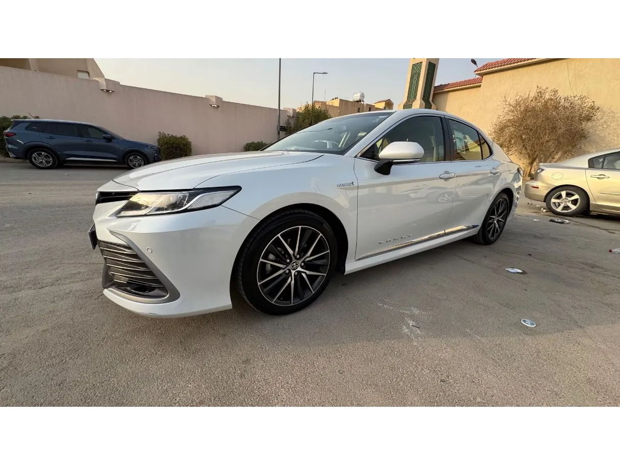 Car image 9