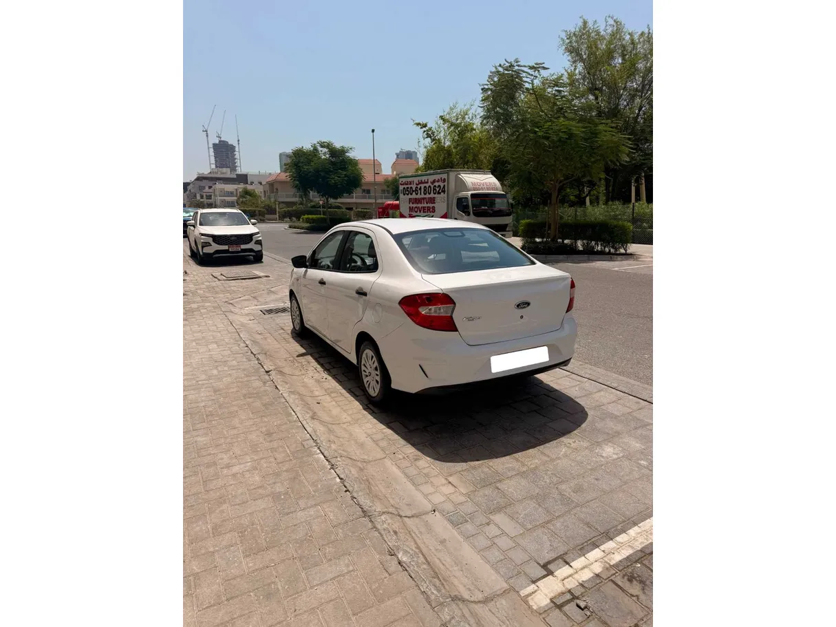 Car image 5