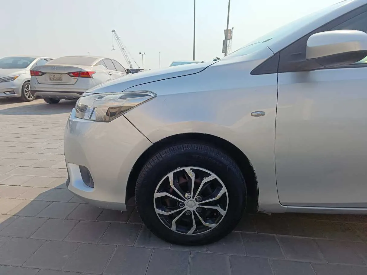 Car image 9