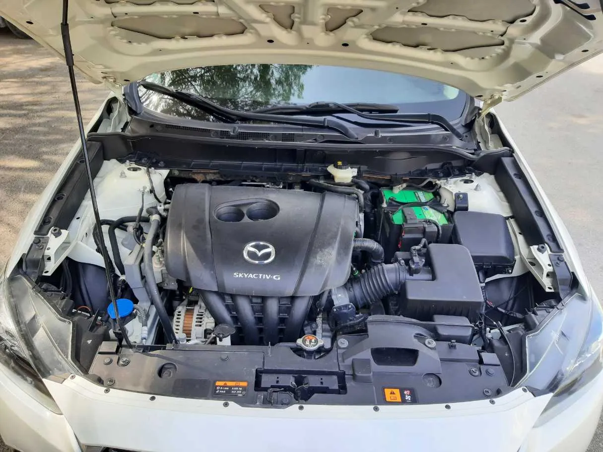 Car image 19