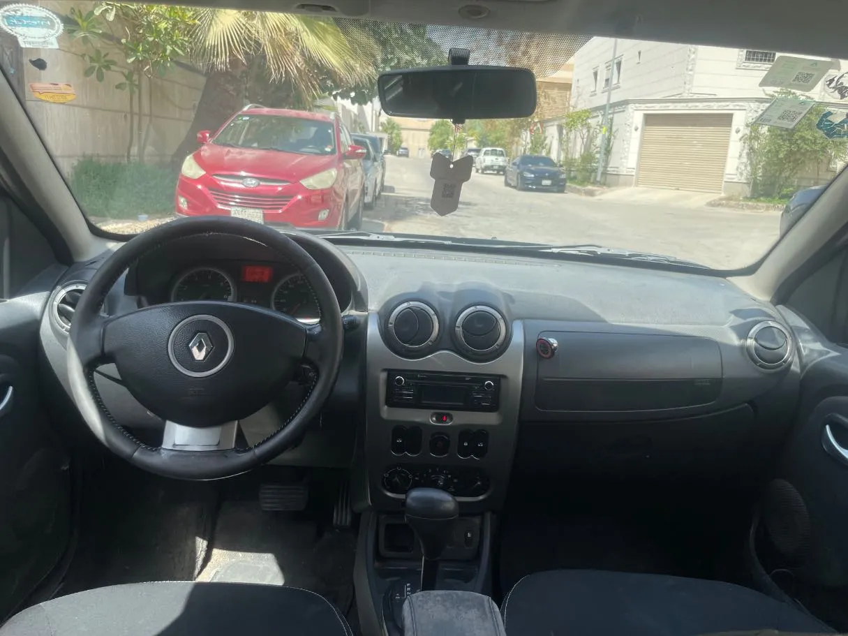 Car image 17
