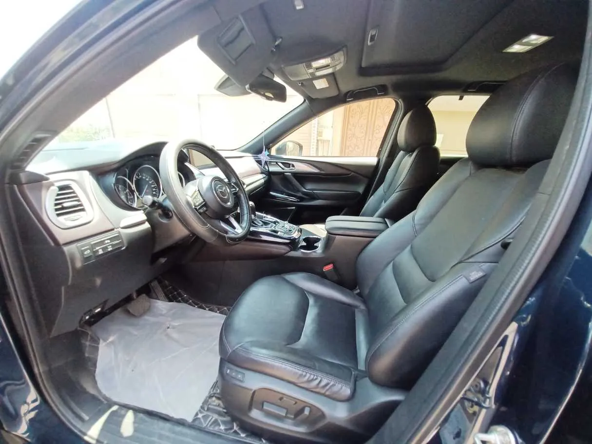 Car image 11