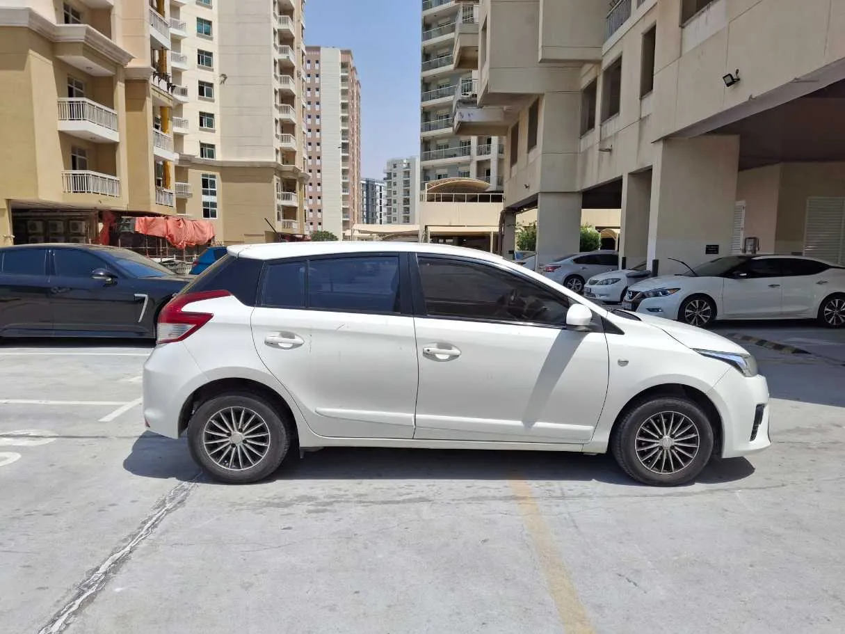 Car image 4