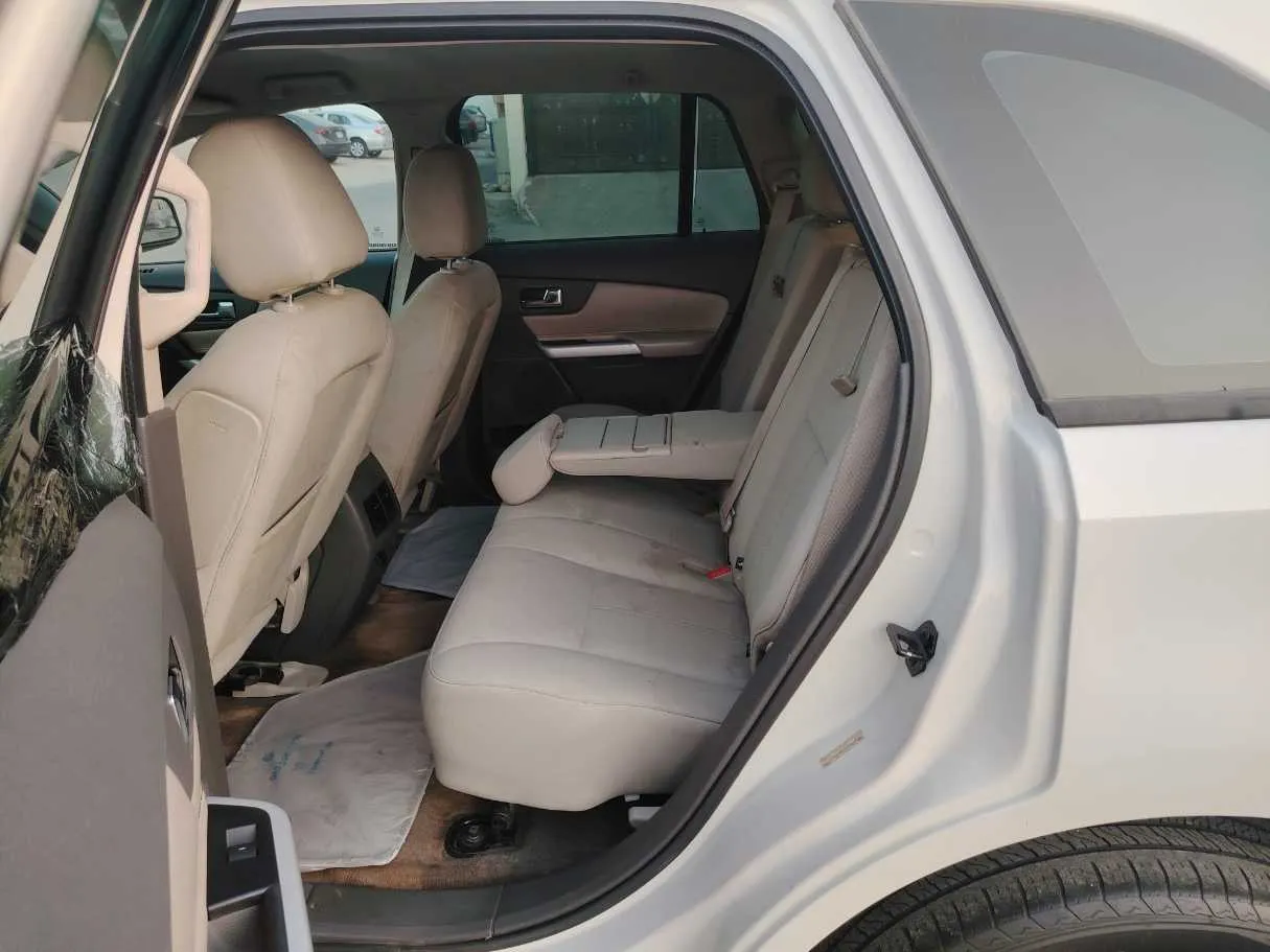 Car image 15