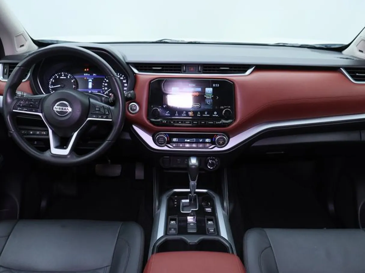 Car image 14