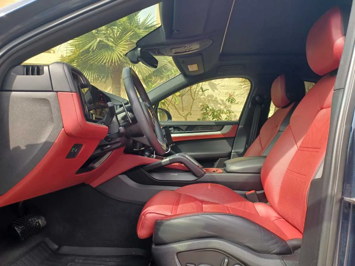 Car image 11