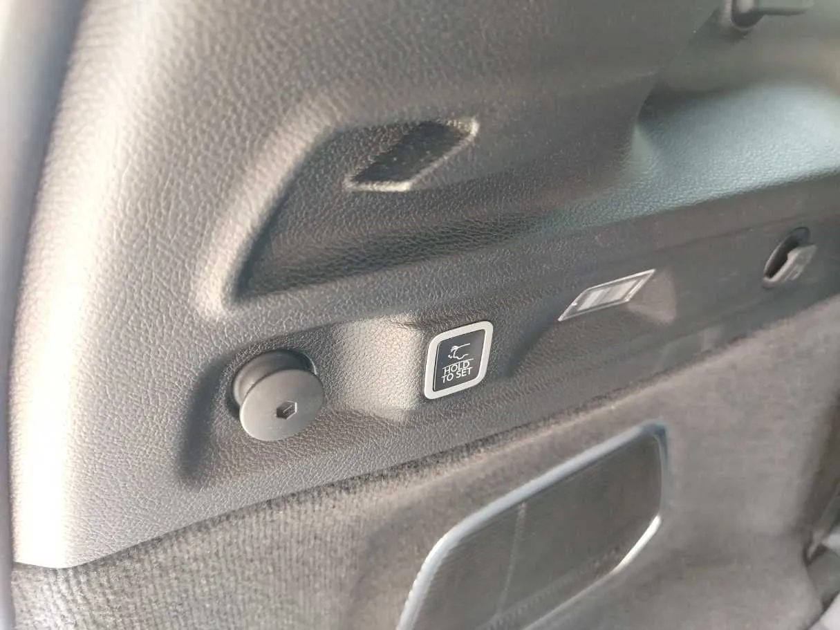 Car image 35