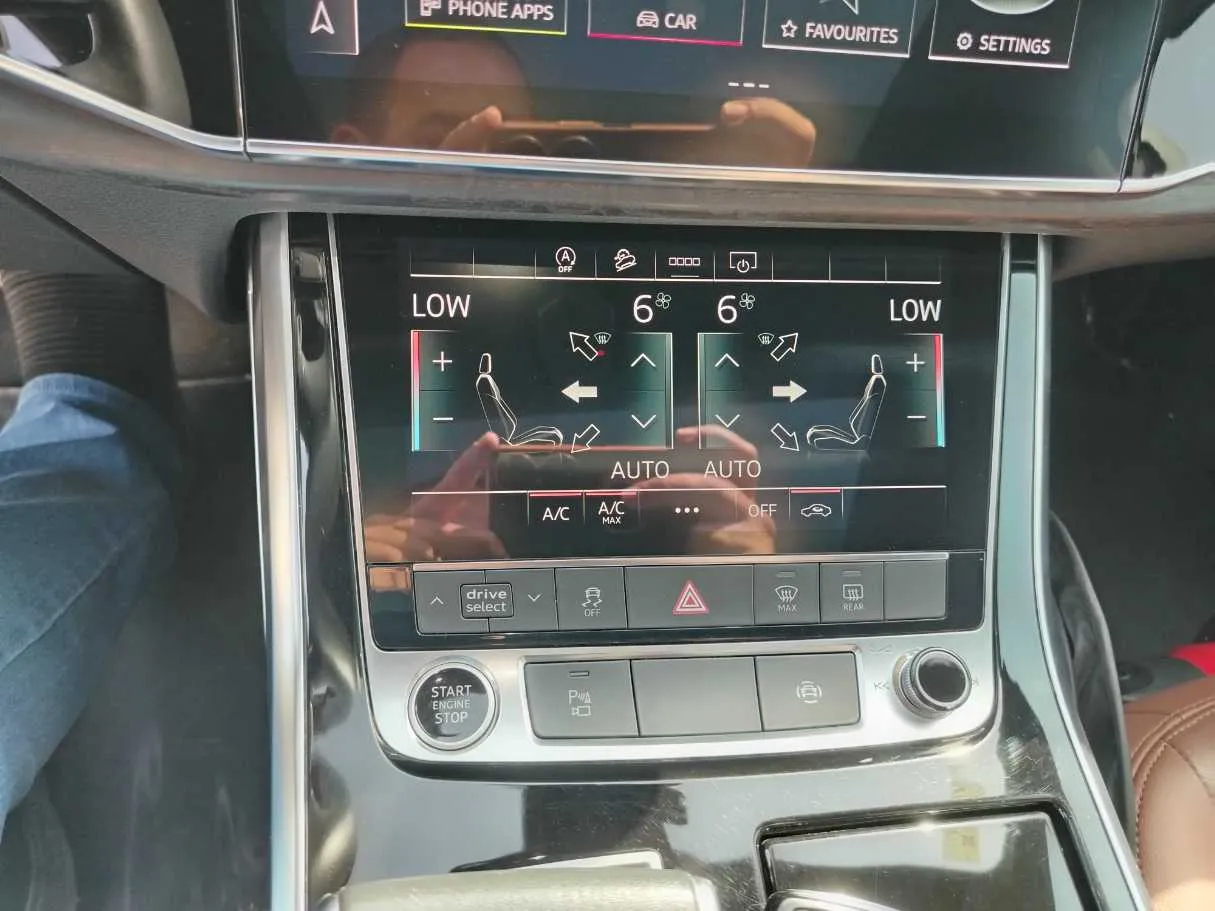 Car image 26