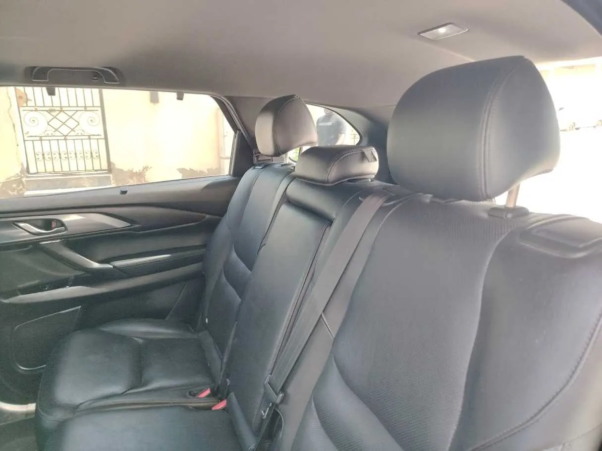 Car image 17