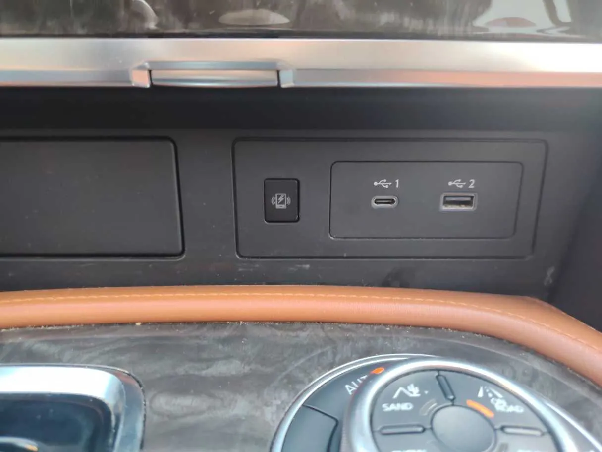 Car image 25