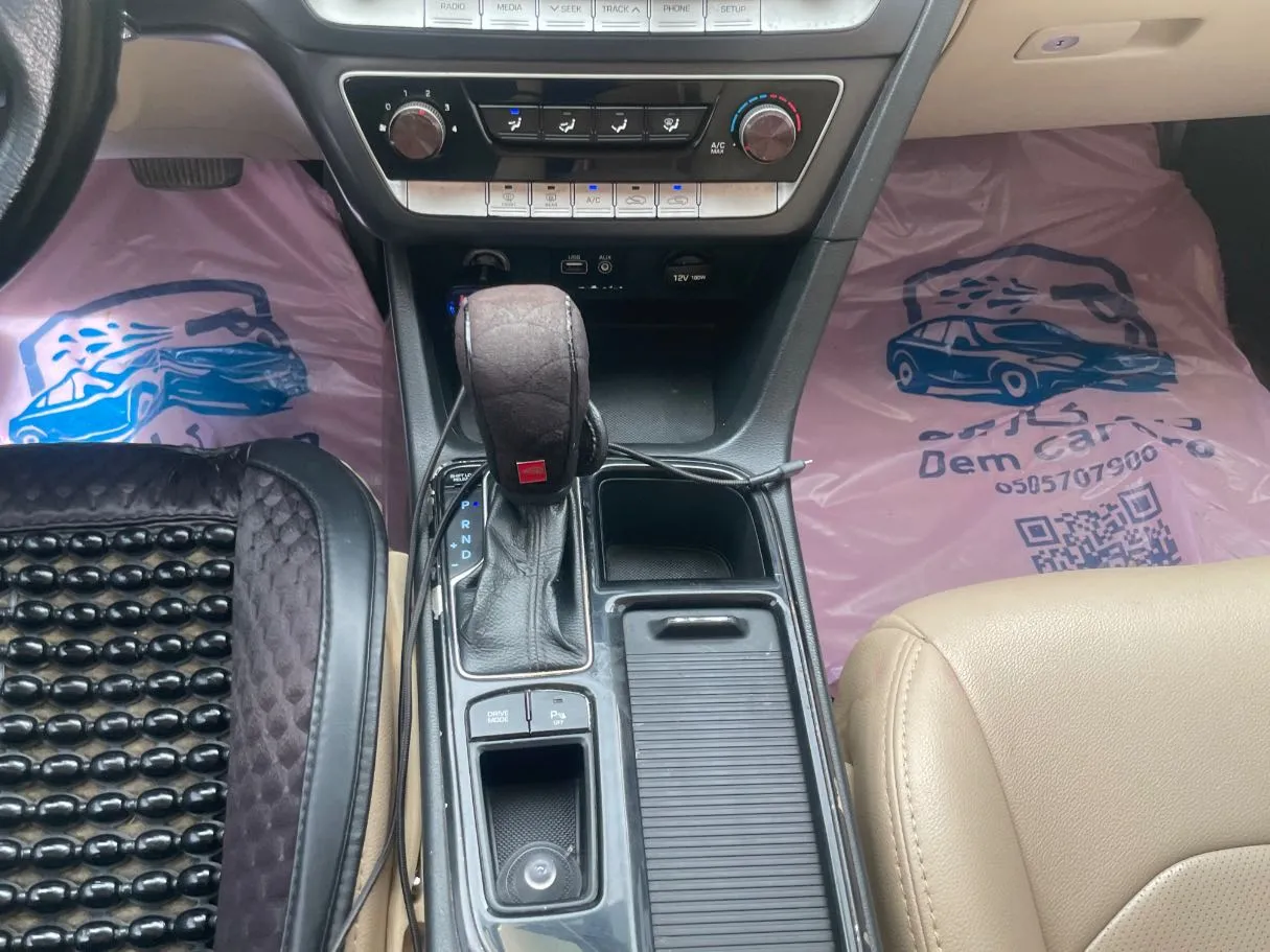 Car image 17