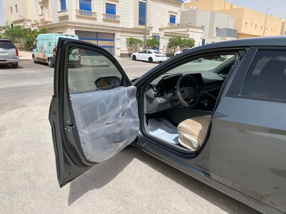 Car image 10