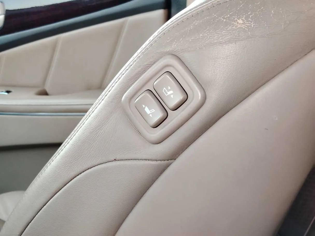 Car image 27