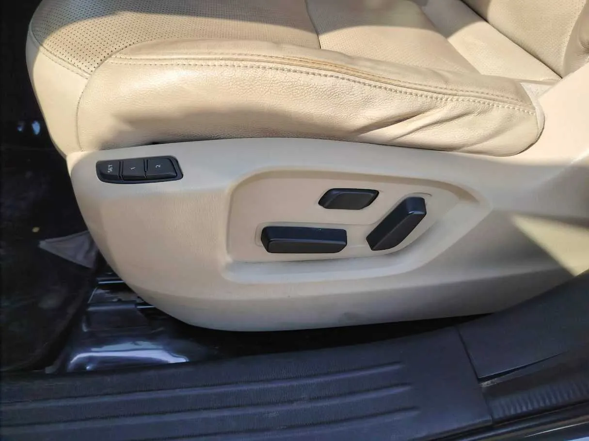 Car image 34