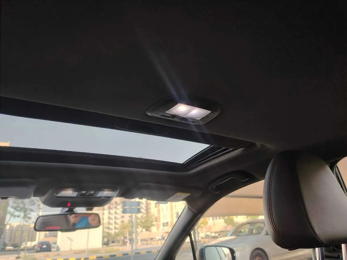 Car image 17