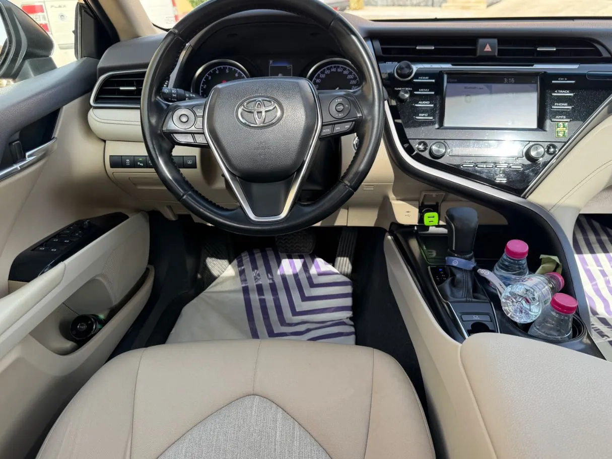 Car image 17