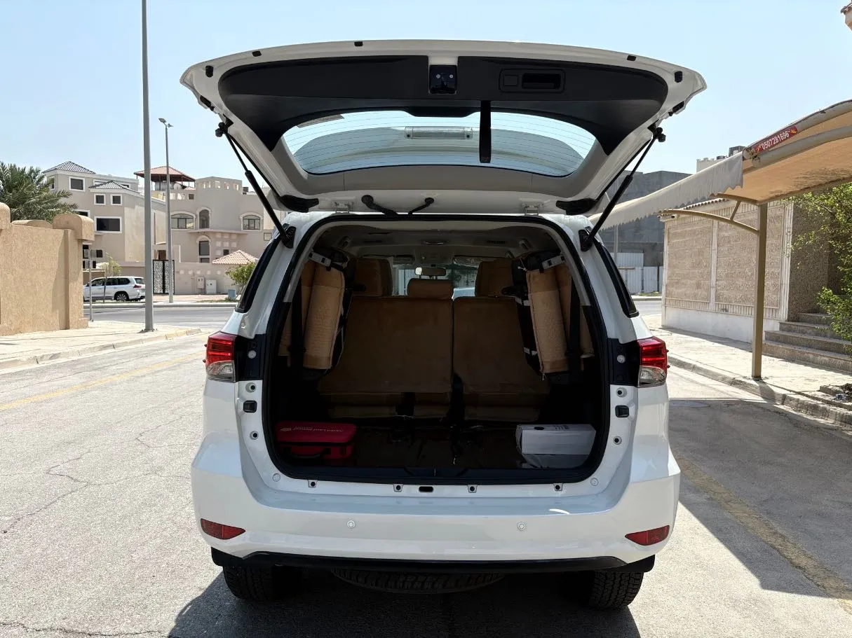 Car image 24